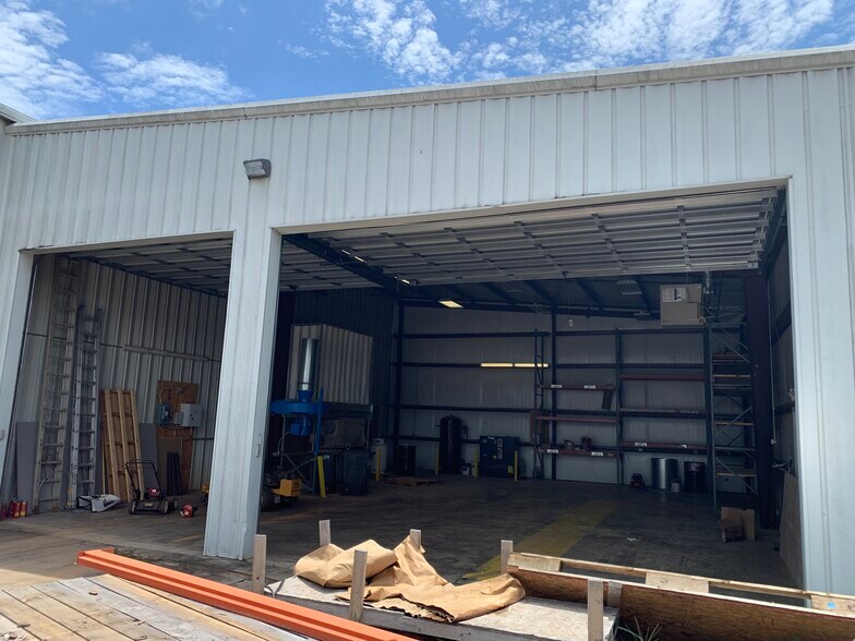 More Photos Of 4322 McBrayer Rd, Oakwood Warehouse For Lease