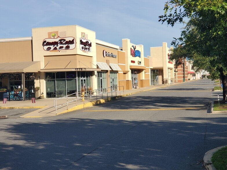 More Photos Of 1665-1701 Apalachee Pky, Tallahassee Unknown For Lease