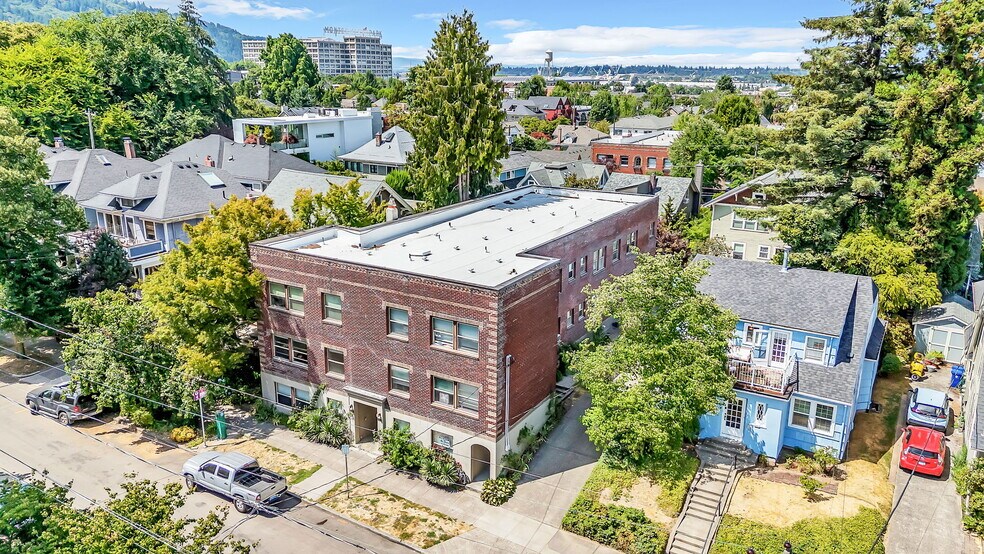 More Photos Of 2455 NW Quimby St, Portland Apartments For Sale