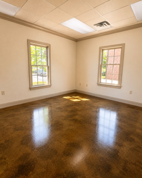More Photos Of 1000 Southlake Park, Birmingham Office Residential For Sale