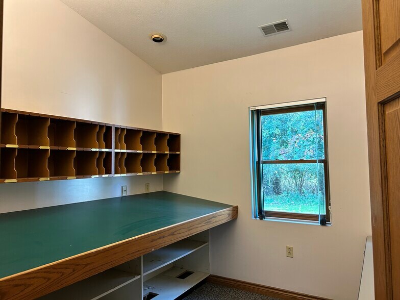 More Photos Of 3614-3616 Lake St, Kalamazoo Warehouse For Lease