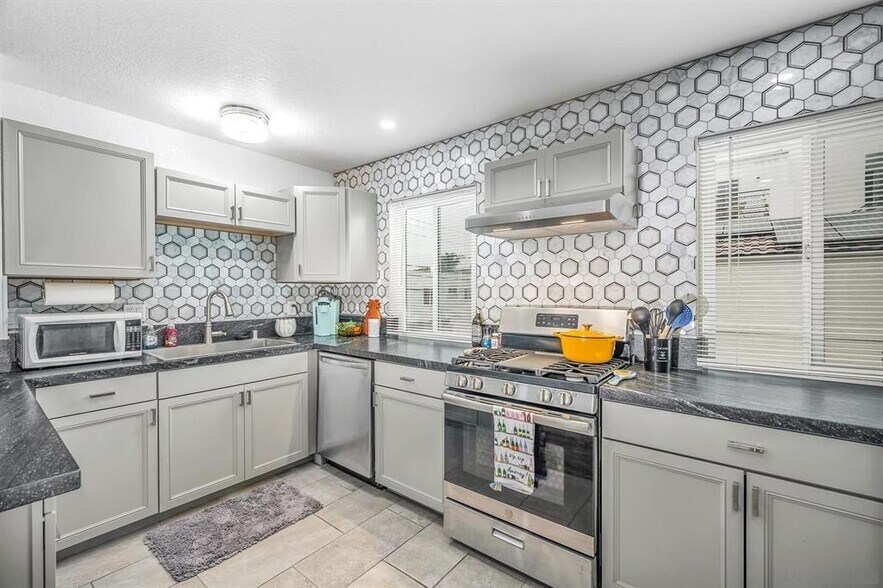 More Photos Of 248 Orange Ave, Coronado Multifamily For Sale