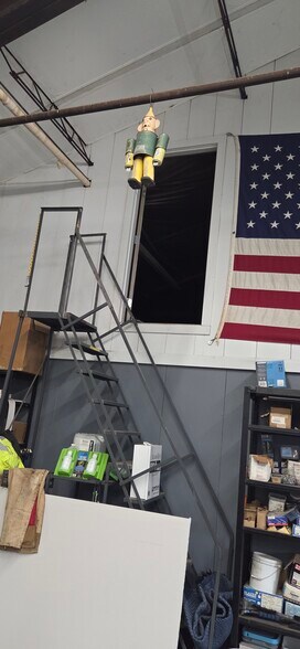 More Photos Of 2431 E River Rd, Dayton Warehouse For Sale