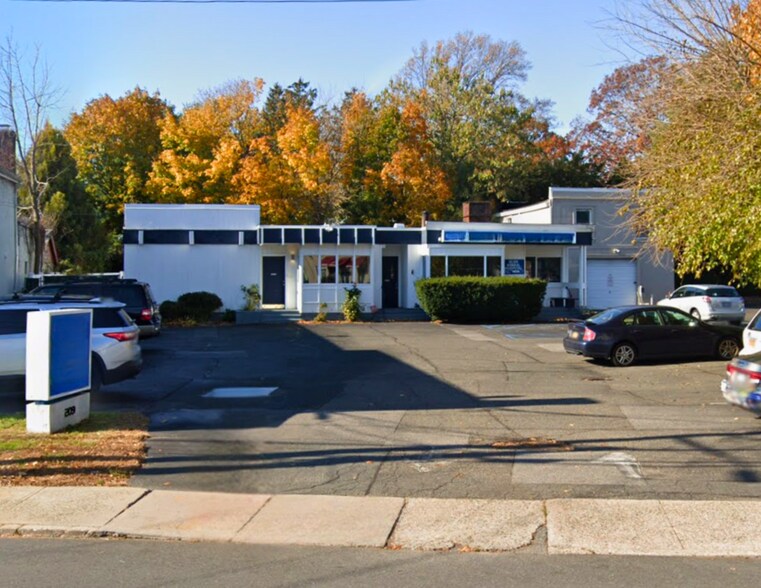 Primary Photo Of 209 Glen Cove Ave, Sea Cliff Medical For Lease