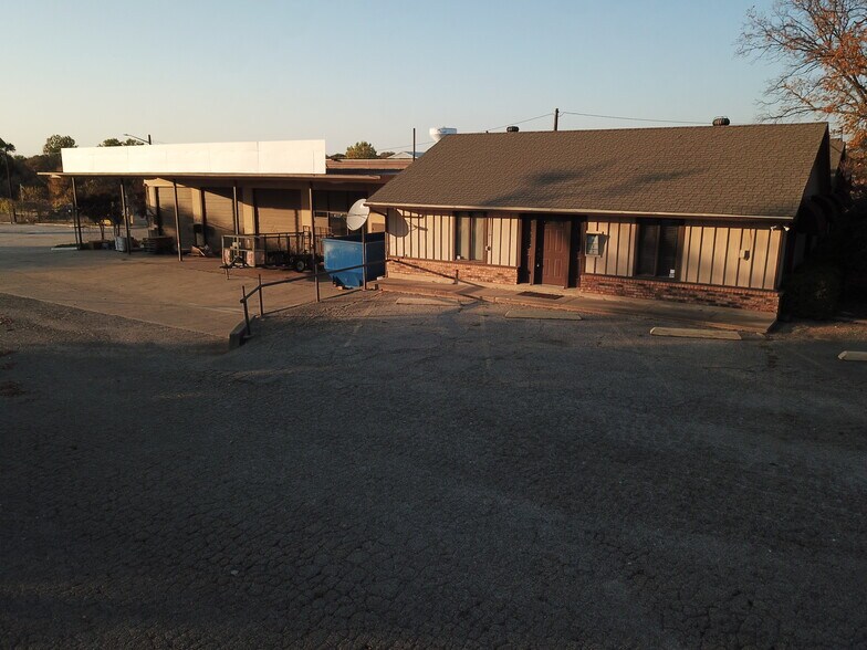 More Photos Of 2700 James St, Denton Industrial For Lease