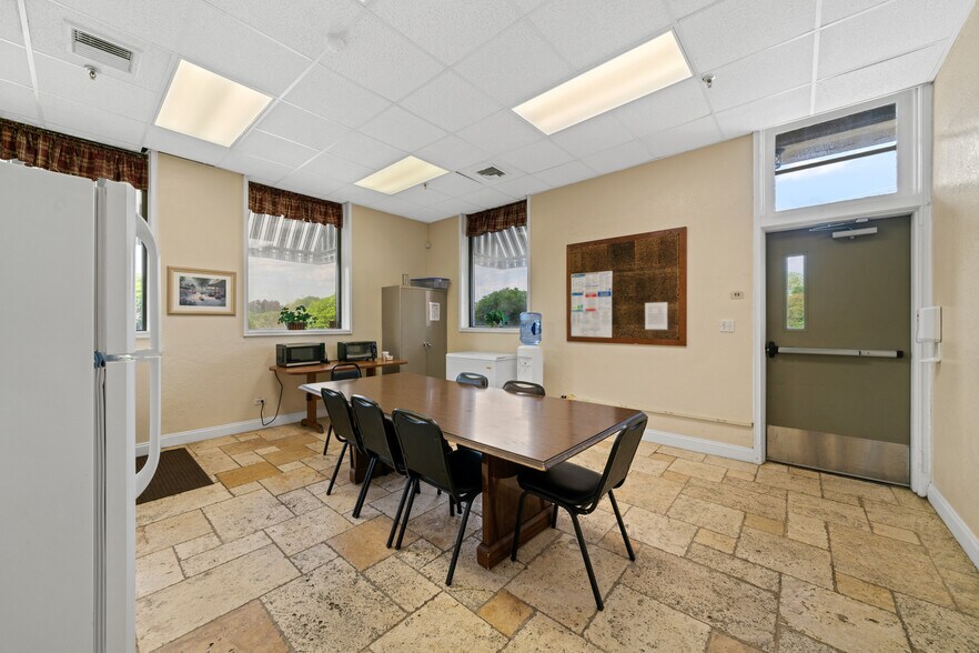 More Photos Of 60 Highway 22, Milledgeville Showroom For Sale