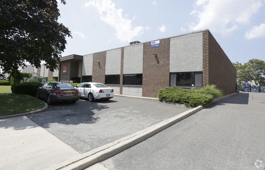 More Photos Of 145 Sherwood Ave, Farmingdale Warehouse For Lease