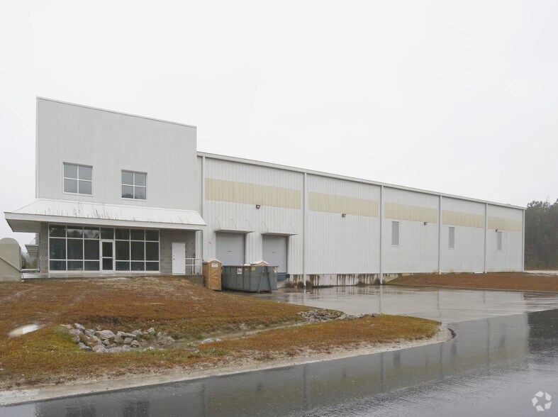 More Photos Of 137 Worth Beverage Dr, Burgaw Warehouse For Lease