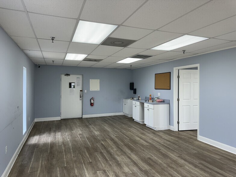 More Photos Of 6063 Whitehurst Dr, Seaford Warehouse For Sale
