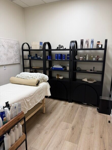 More Photos Of 1518-1520 W Magnolia Blvd, Burbank Coworking Space