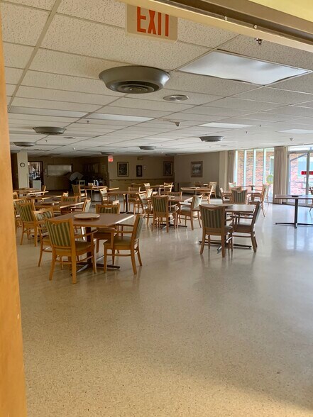 More Photos Of 500 6th Ave, Mendota Skilled Nursing Facility For Lease