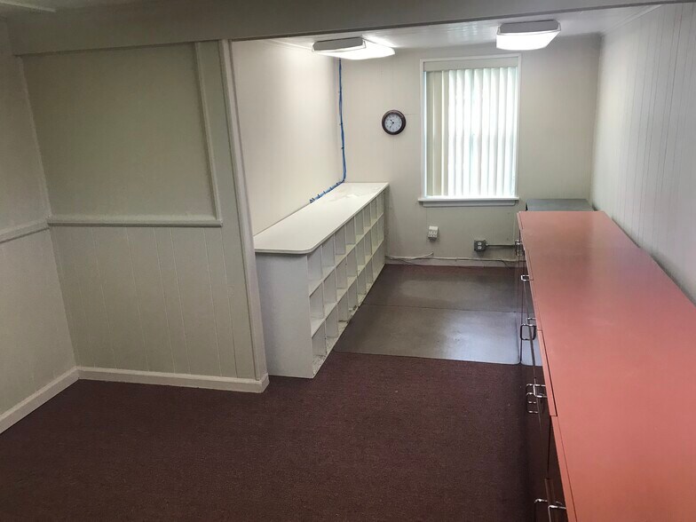 More Photos Of 1008 W Jericho Tpke, Smithtown Office For Lease