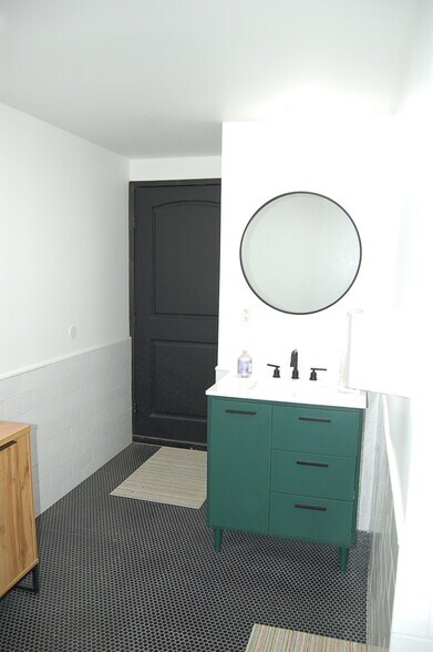 More Photos Of 23300 Ventura Blvd, Woodland Hills Loft Creative Space For Lease