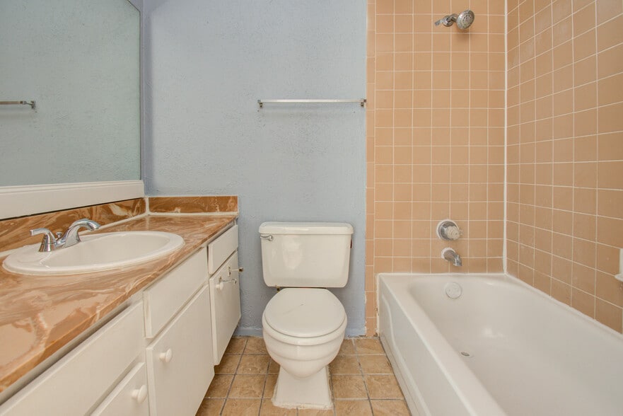 More Photos Of 12506 Ashford Meadow Dr, Houston Apartments For Sale