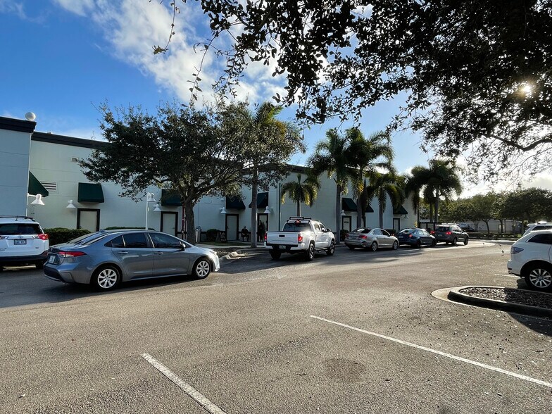 More Photos Of 5934 SE Federal Hwy, Stuart Unknown For Lease