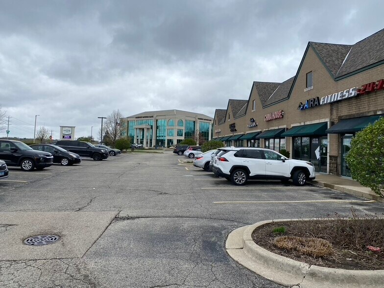 More Photos Of 366-380 Bank Dr, Mchenry Restaurant For Lease