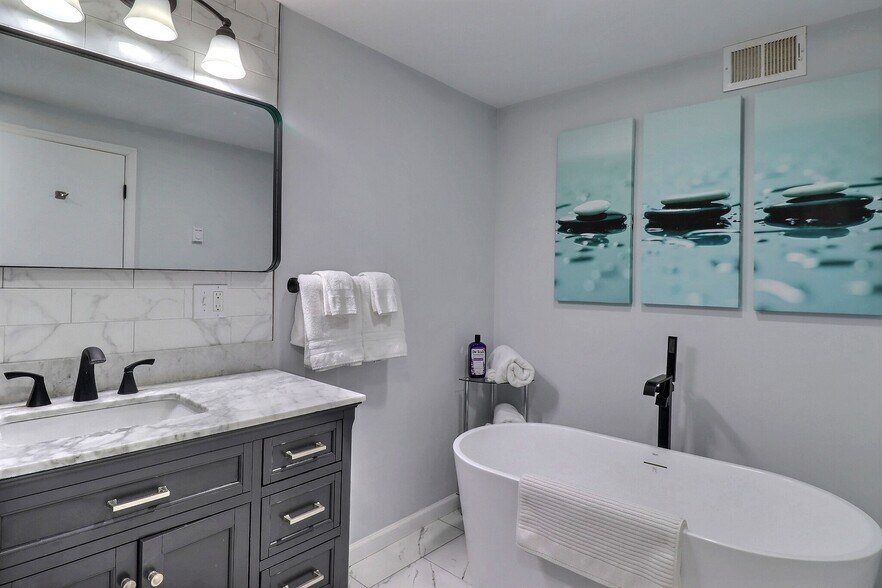 More Photos Of 3360 PA-940, Mount Pocono Specialty For Sale