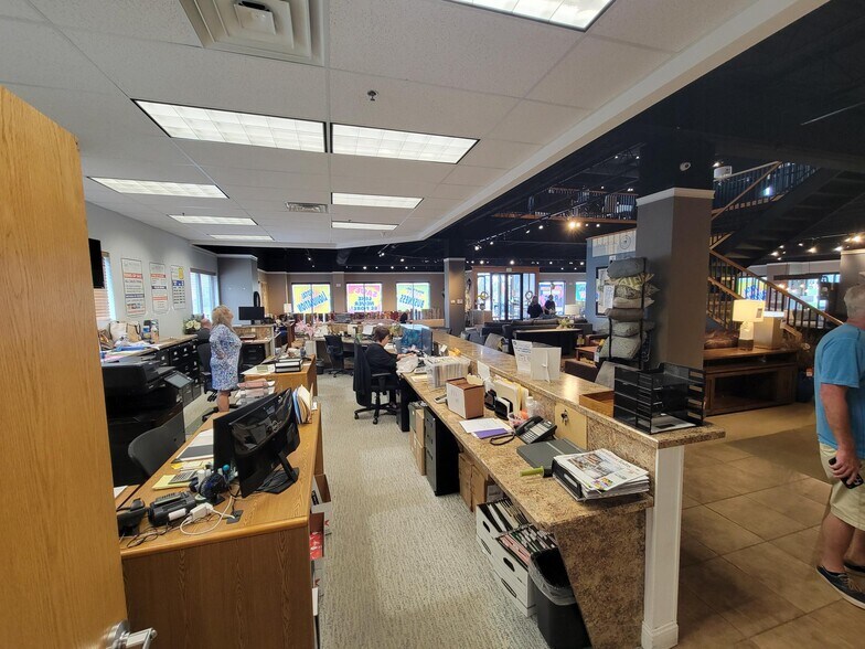 More Photos Of 8365 Wicker Ave, Saint John Department Store For Sale