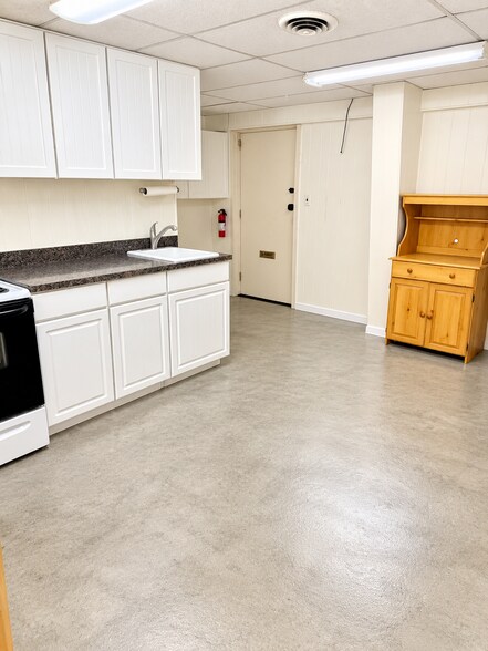 More Photos Of 21407 Great Mills Rd, Lexington Park Warehouse For Lease