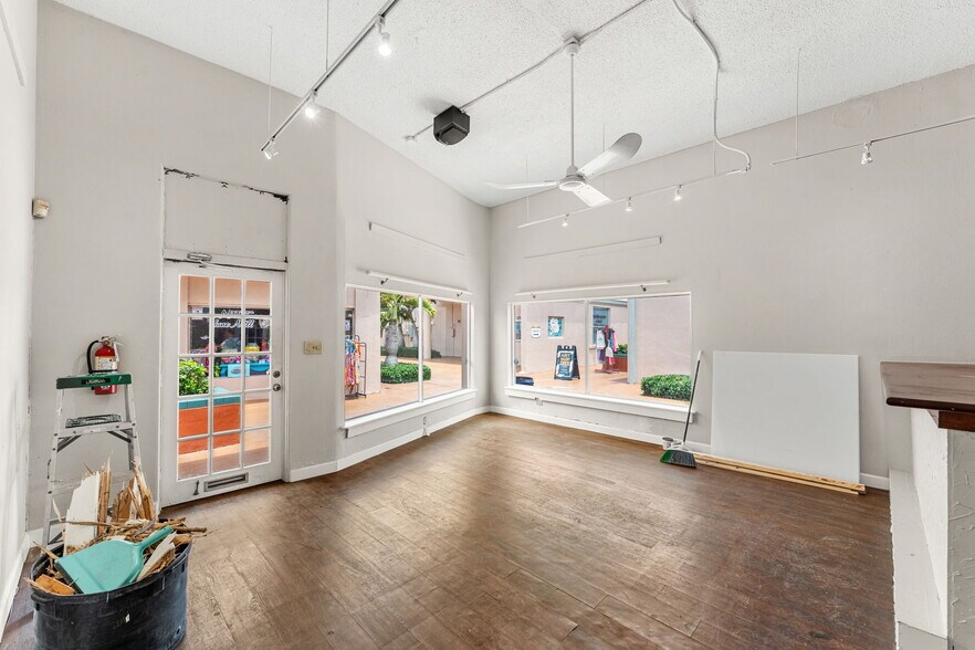 More Photos Of 820 E New Haven Ave, Melbourne Unknown For Lease