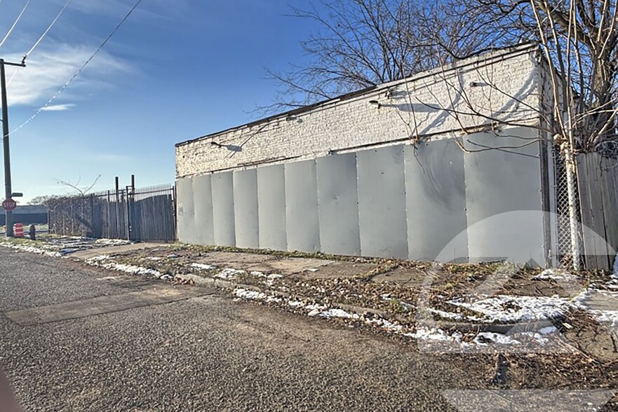 Primary Photo Of 17281 Gallagher St, Detroit Light Manufacturing For Sale