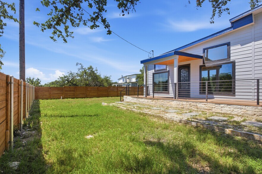 More Photos Of 17621 Stacey Ln, Lago Vista Lodge Meeting Hall For Lease