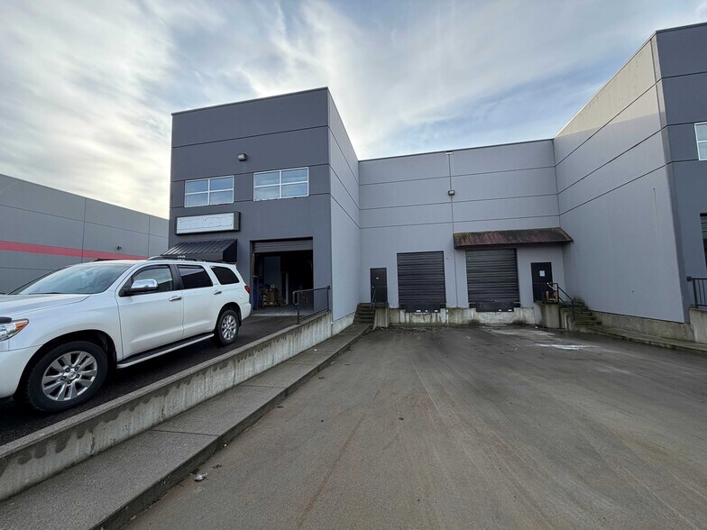 More Photos Of 11280 Twigg Pl, Richmond Warehouse For Lease