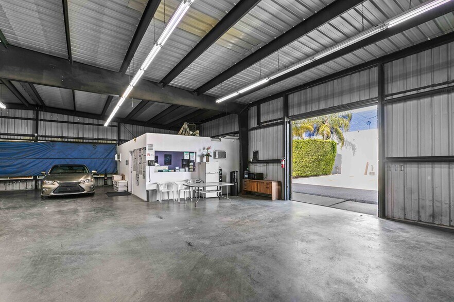 More Photos Of 11782 Sheldon St, Sun Valley Warehouse For Lease