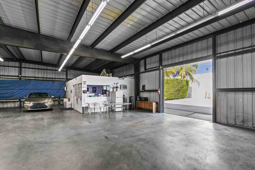 More Photos Of 11782 Sheldon St, Sun Valley Warehouse For Lease