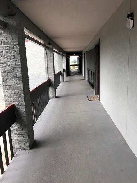 More Photos Of 203 N I-45, Madisonville Hotel For Sale