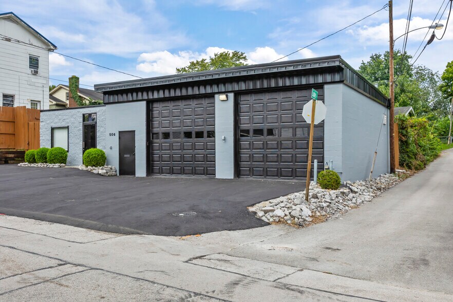 More Photos Of 506 N Main St, Winchester Light Distribution For Sale