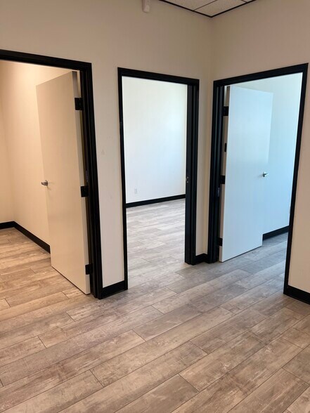 More Photos Of 14925-14945 Ventura Blvd, Sherman Oaks Office For Lease