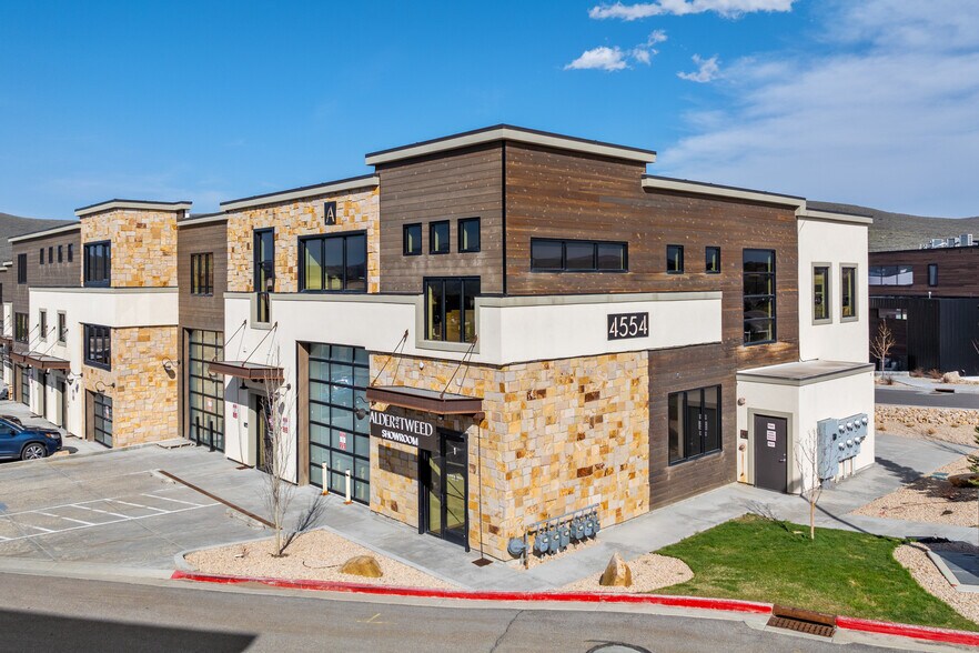 More Photos Of 4554 Forestdale Dr, Park City Showroom For Lease