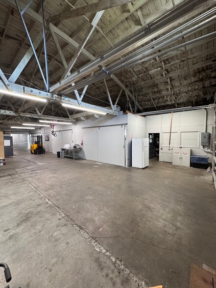 More Photos Of 2702 A St, Tacoma Warehouse For Lease