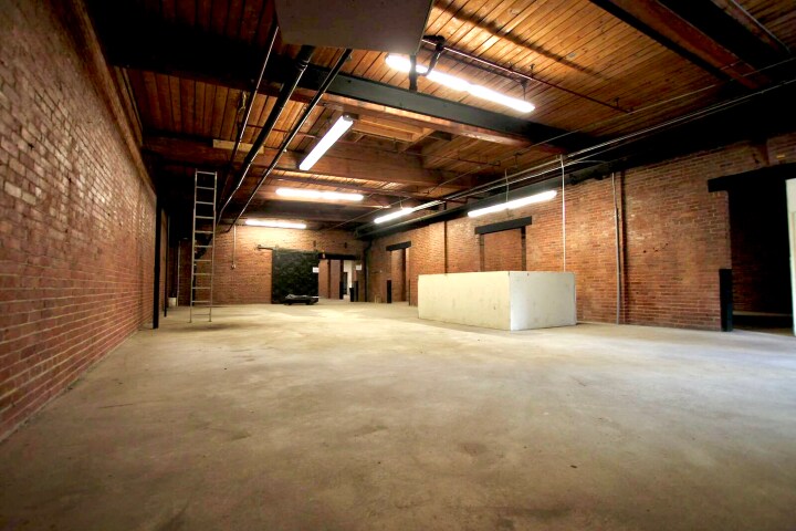 More Photos Of 100 Grand St, Worcester Warehouse For Lease