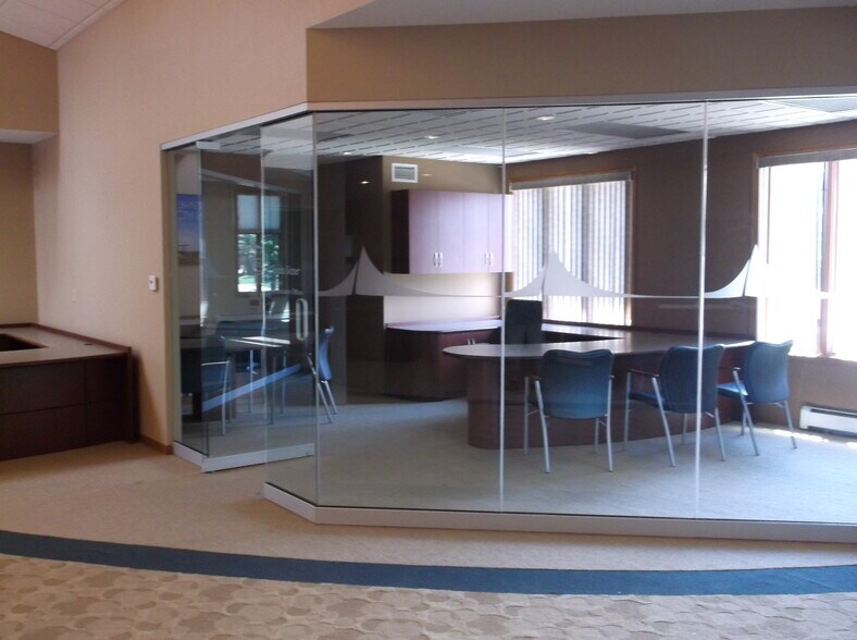 More Photos Of 2450 Witzel Ave, Oshkosh Office For Sale