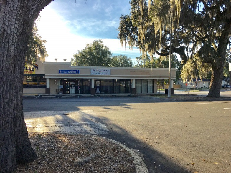 More Photos Of 5810-5840 SE Abshier Blvd, Belleview Storefront For Sale