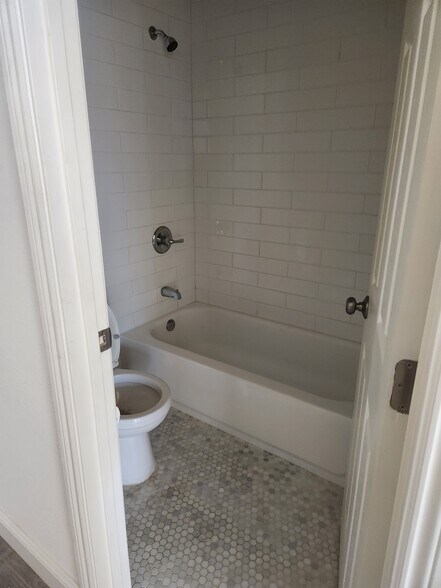 More Photos Of 6844 Mission St, Daly City Storefront Retail Residential For Sale