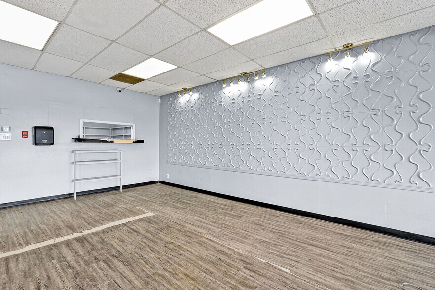 More Photos Of 9109 Dyer St, El Paso Storefront For Lease