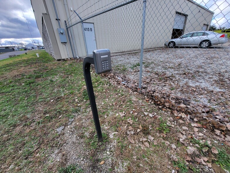 More Photos Of 516 Adele Ave, Joplin Distribution For Sale