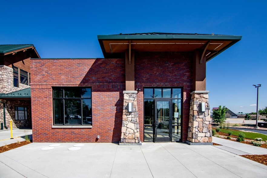 More Photos Of 4650 Royal Vista Cir, Windsor Office For Lease