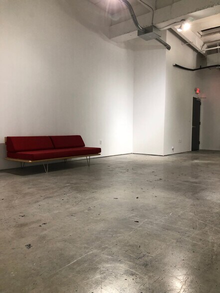 More Photos Of 255 Ne 69th St, Miami Warehouse For Lease
