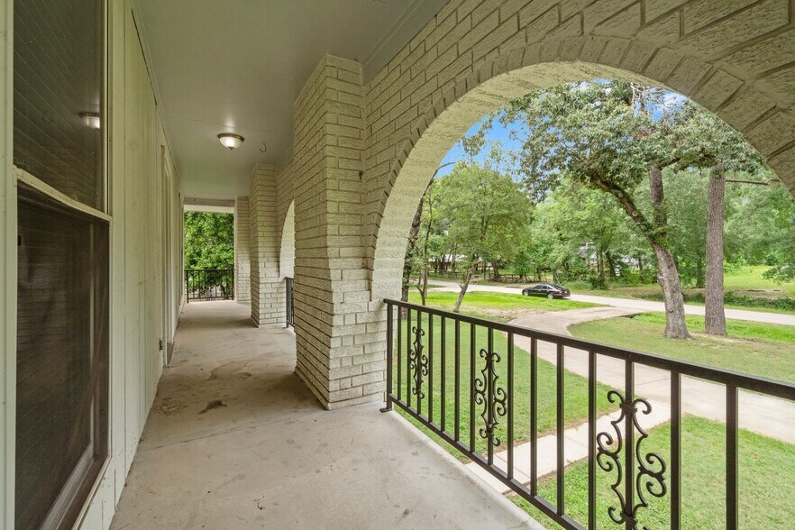 More Photos Of 2042 Teal Dr, Spring Dormitory For Sale