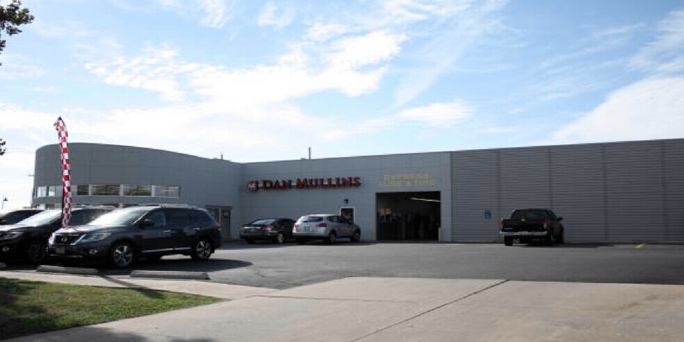 More Photos Of 202 W Gore Blvd, Lawton Auto Dealership For Sale