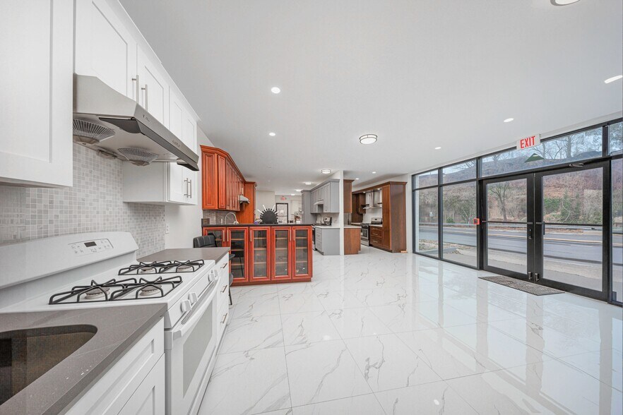 More Photos Of 1 White Horse Pike, Barrington Showroom For Sale