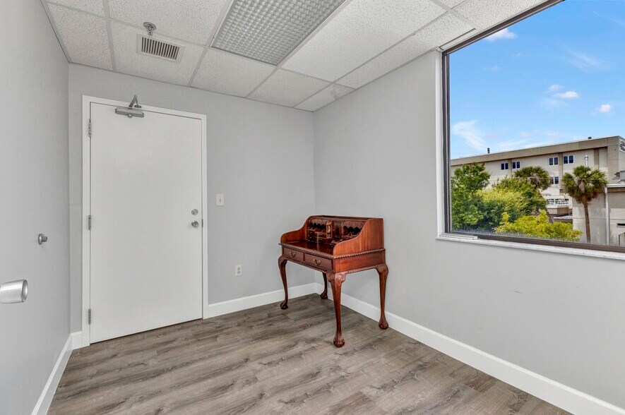 More Photos Of 2525 Harbor Blvd, Port Charlotte Medical For Sale
