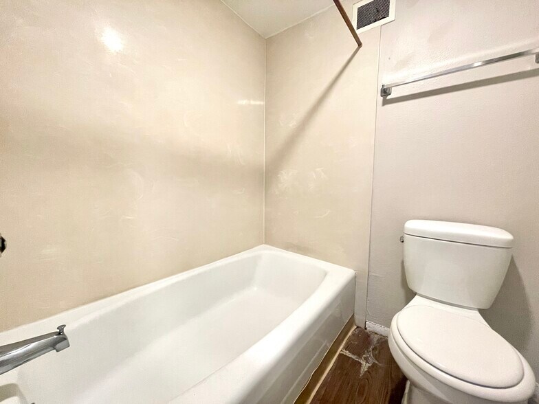 More Photos Of 802 Gold Ave SW, Albuquerque Apartments For Sale