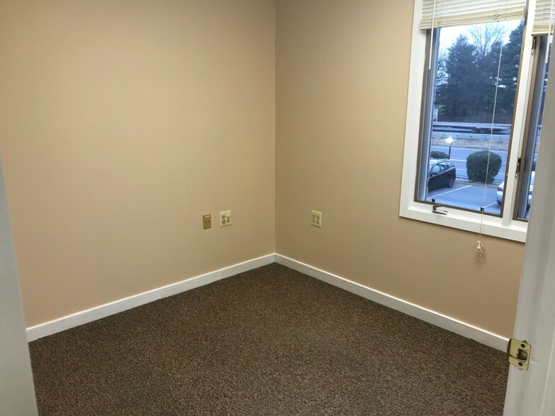 More Photos Of 186 Thomas Johnson Dr, Frederick Unknown For Lease