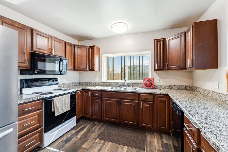 More Photos Of 23259 Avenue 64 Ave, Ducor Warehouse For Sale