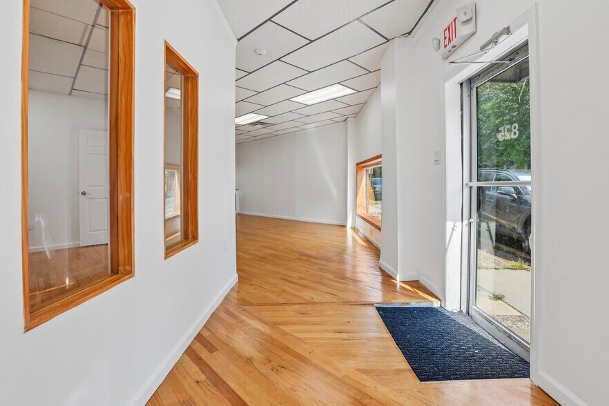 More Photos Of 825-829 Rt-5, Ridgefield General Retail For Lease
